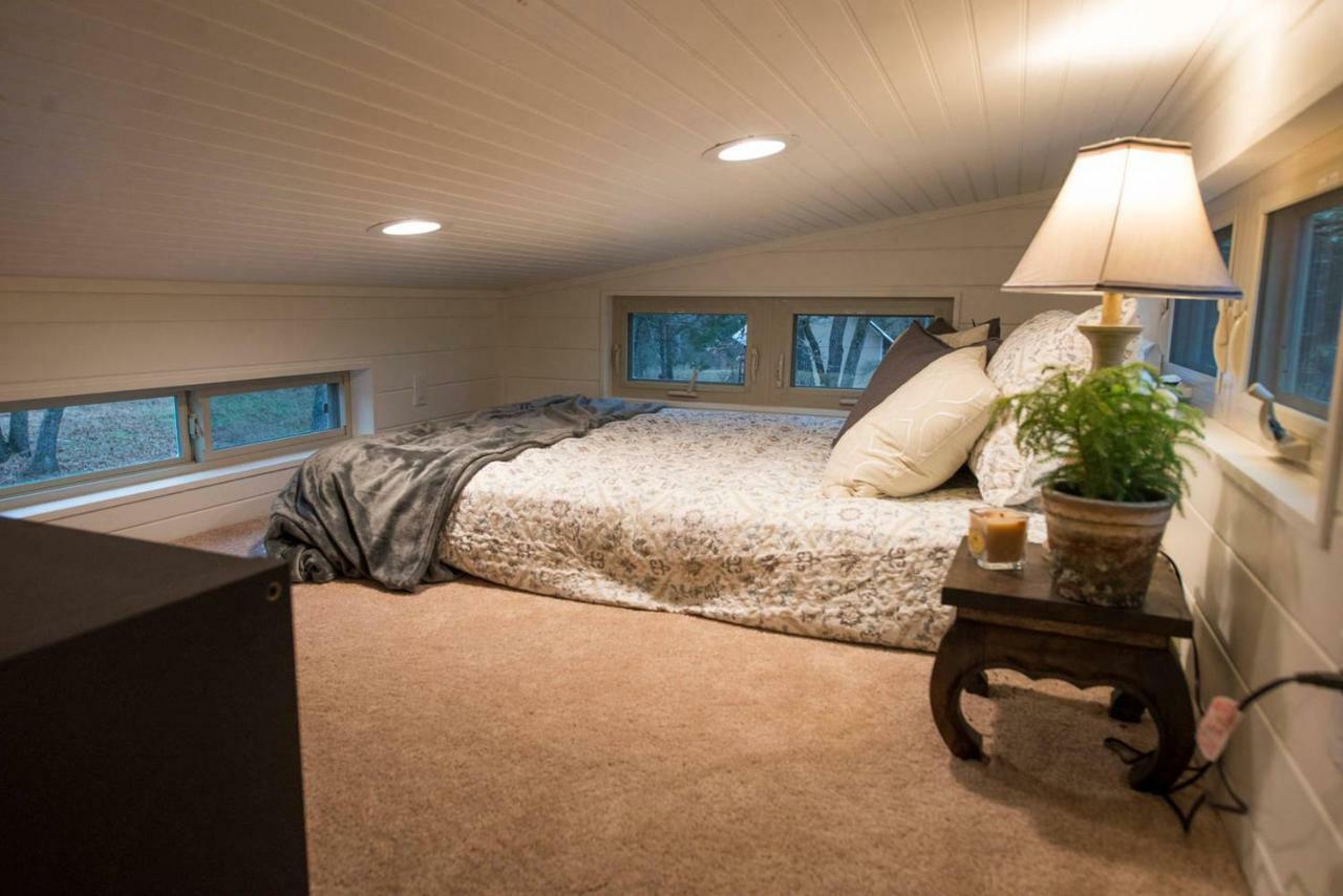 Вилла Montana Escape Elegant Tiny House In Waco Near Magnolia Экстерьер фото